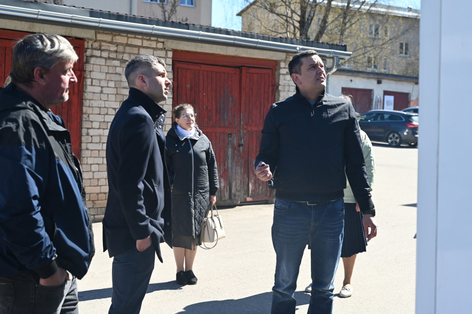 Mobilais aprūpes birojs: cieņpilna palīdzība līdz pat mājas durvīm