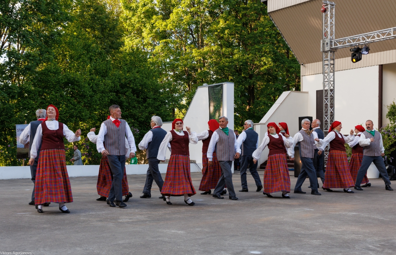 Vasaras sezonas atklāšana Riebiņu parka estrādē