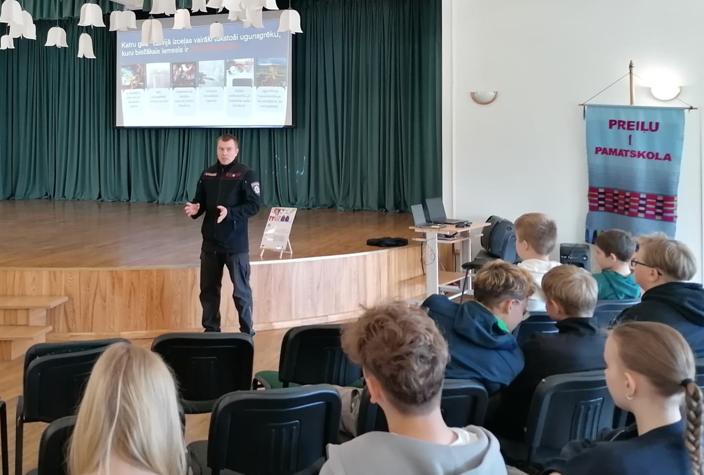 VUGD izglīto Preiļu novada skolēnus par drošību pirms vasaras brīvlaika