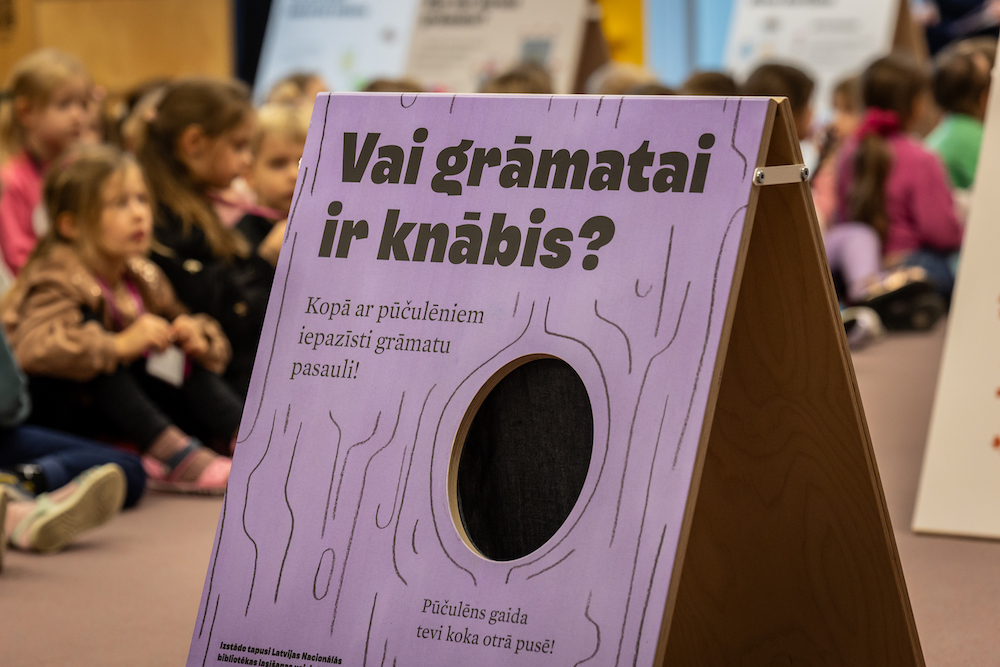 Izstāde bērniem “Vai grāmatai ir knābis?” ceļo uz Preiļiem