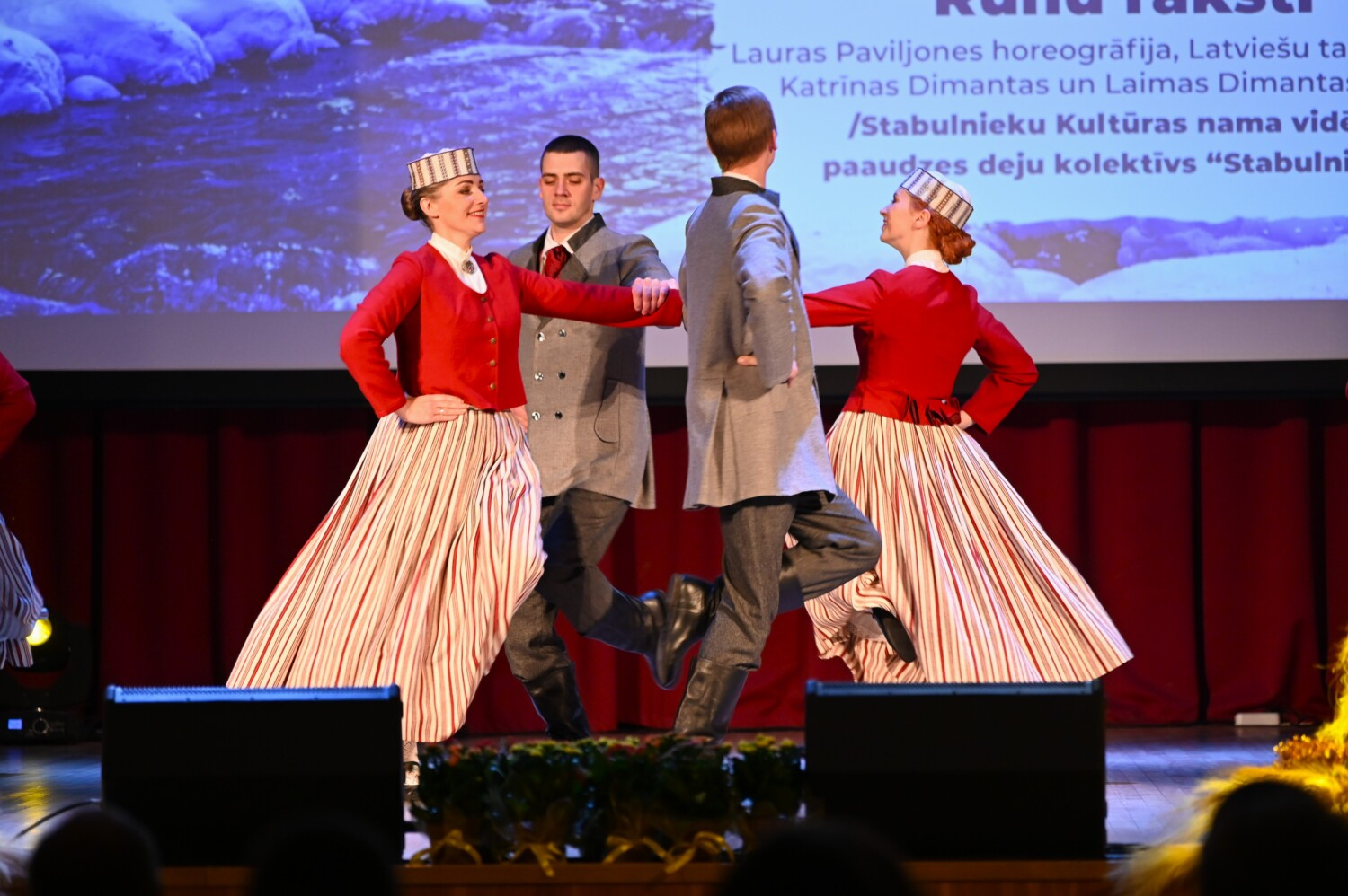 Tautas deju kolektīvu sadancis "Ziemas danči"