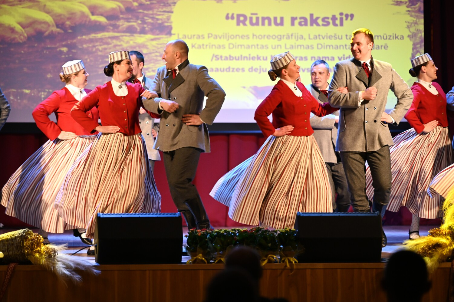 Tautas deju kolektīvu sadancis "Ziemas danči"