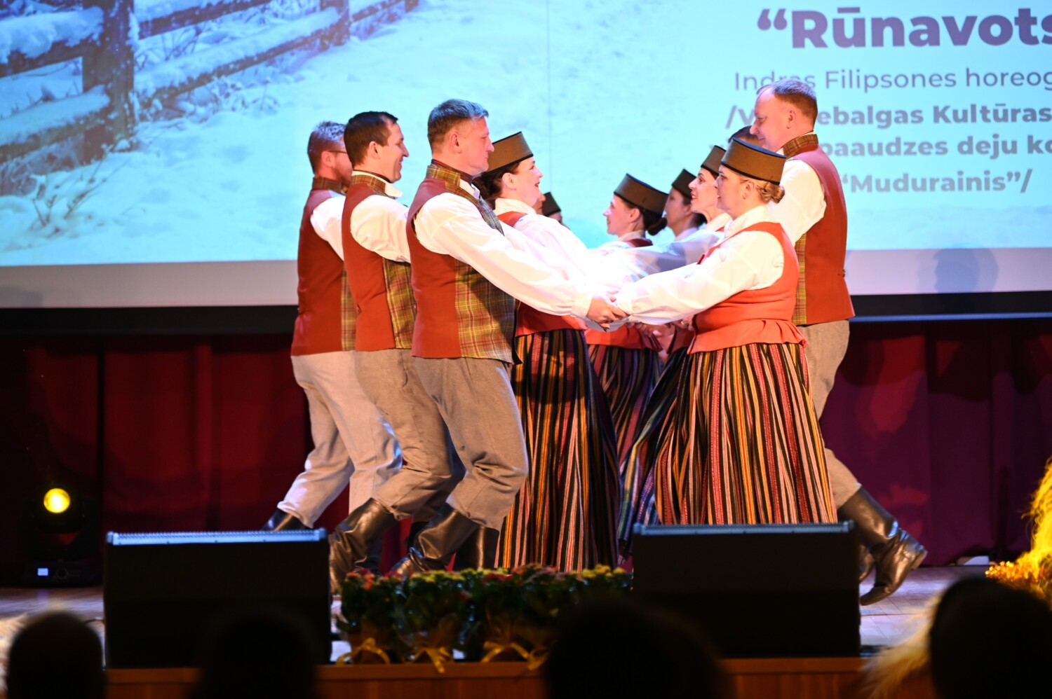 Tautas deju kolektīvu sadancis "Ziemas danči"