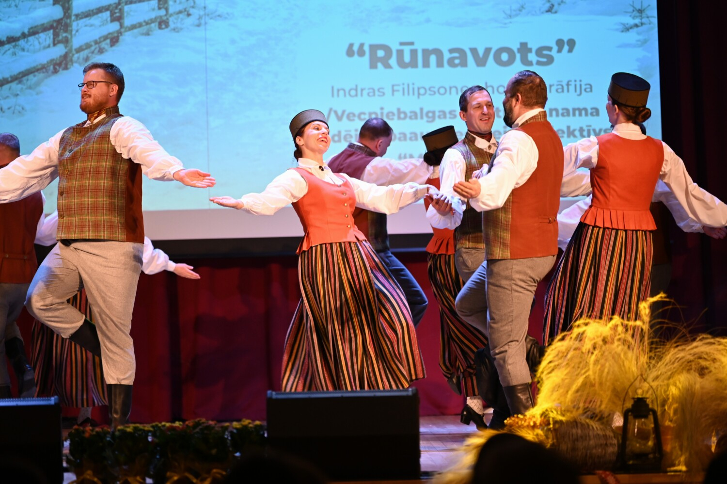 Tautas deju kolektīvu sadancis "Ziemas danči"