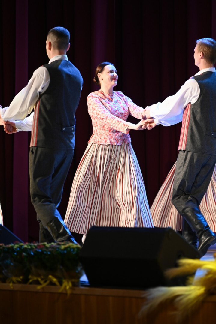 Tautas deju kolektīvu sadancis "Ziemas danči"