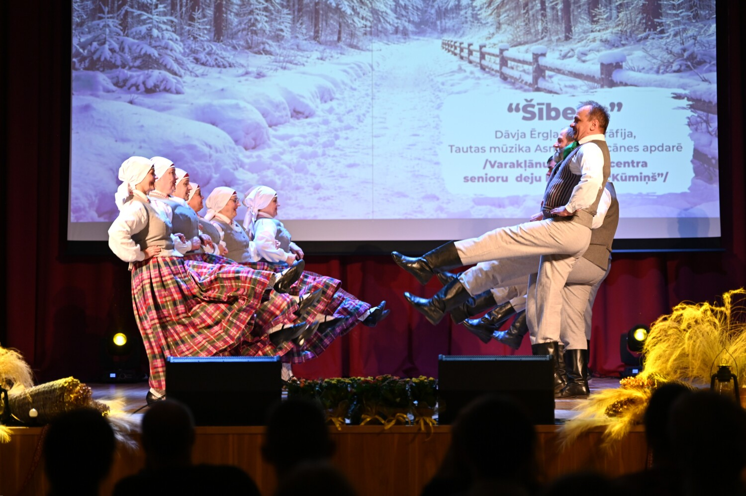 Tautas deju kolektīvu sadancis "Ziemas danči"
