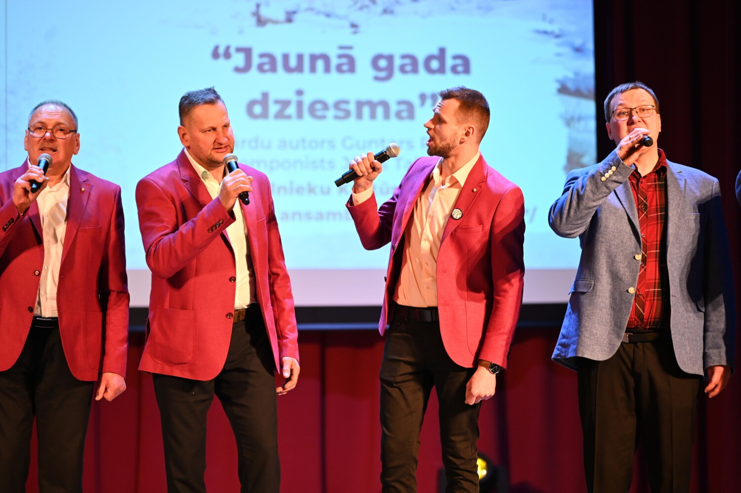 Tautas deju kolektīvu sadancis "Ziemas danči"