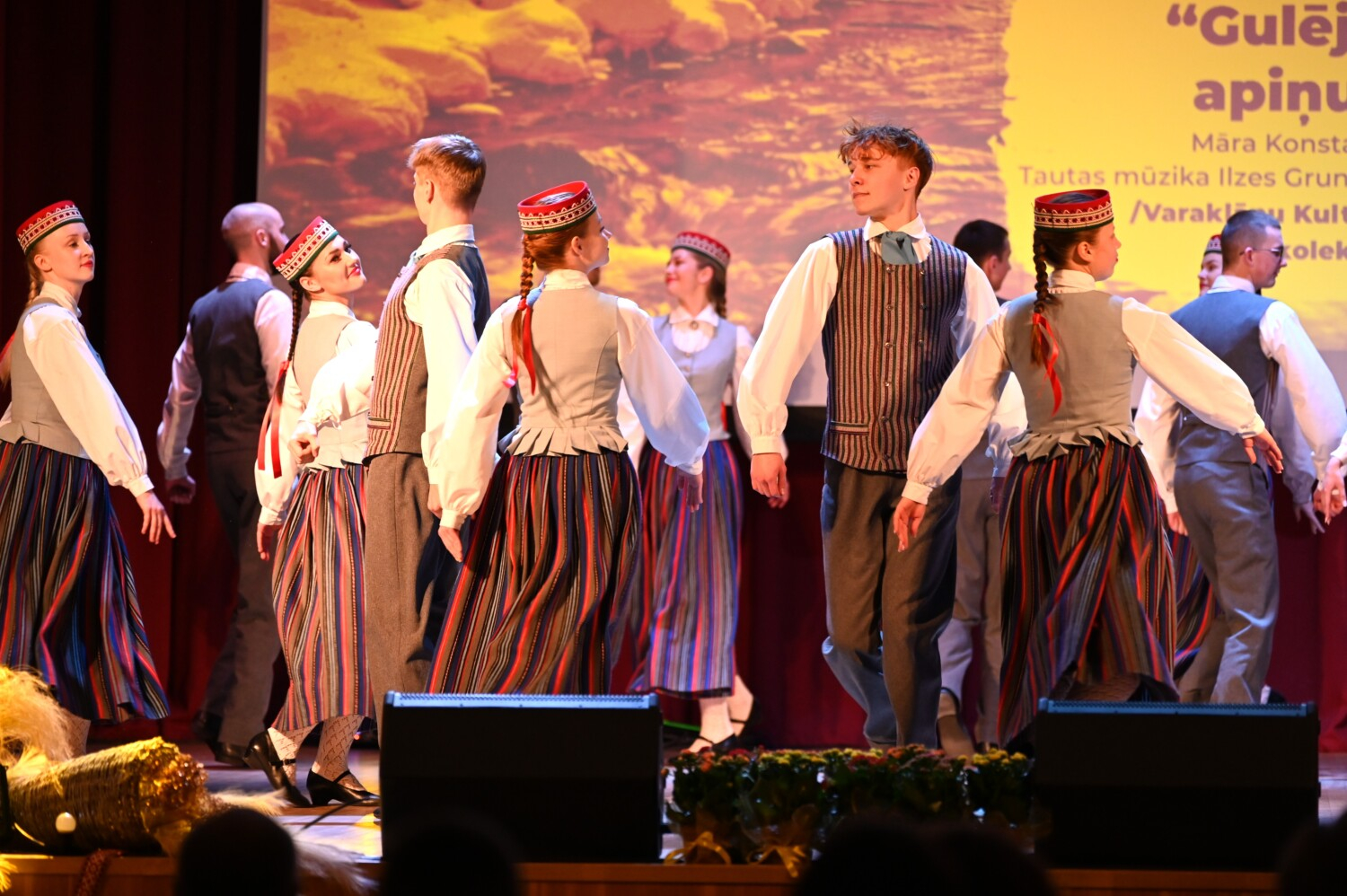 Tautas deju kolektīvu sadancis "Ziemas danči"