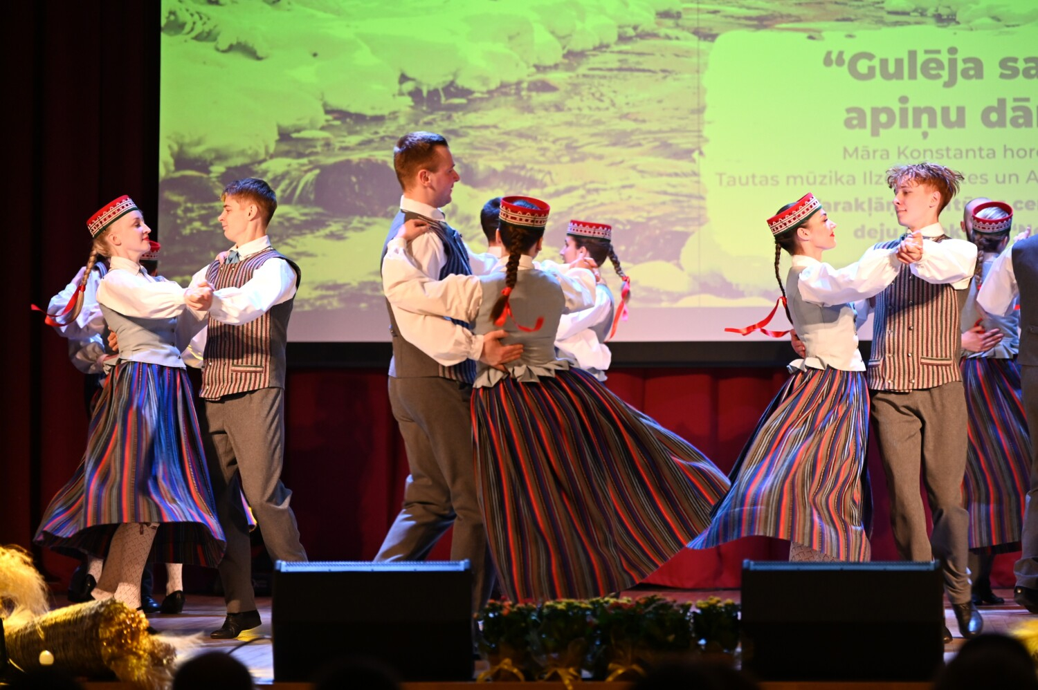 Tautas deju kolektīvu sadancis "Ziemas danči"