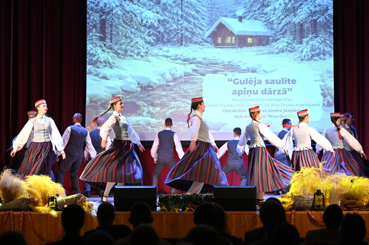 Tautas deju kolektīvu sadancis "Ziemas danči"