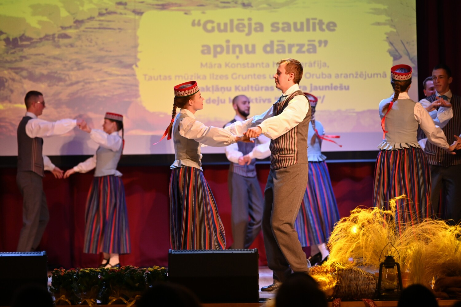 Tautas deju kolektīvu sadancis "Ziemas danči"