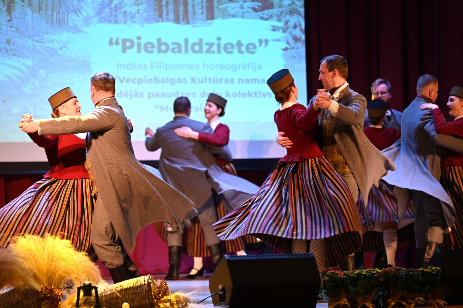 Tautas deju kolektīvu sadancis "Ziemas danči"