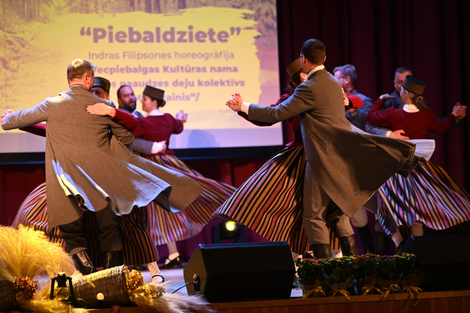 Tautas deju kolektīvu sadancis "Ziemas danči"