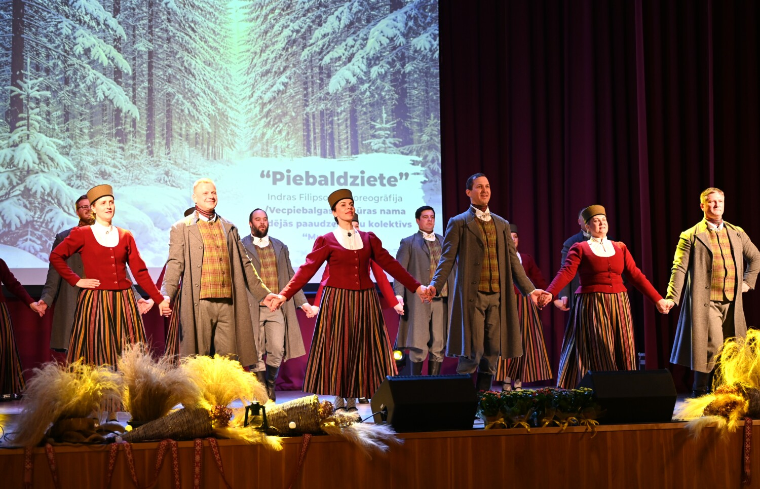 Tautas deju kolektīvu sadancis "Ziemas danči"