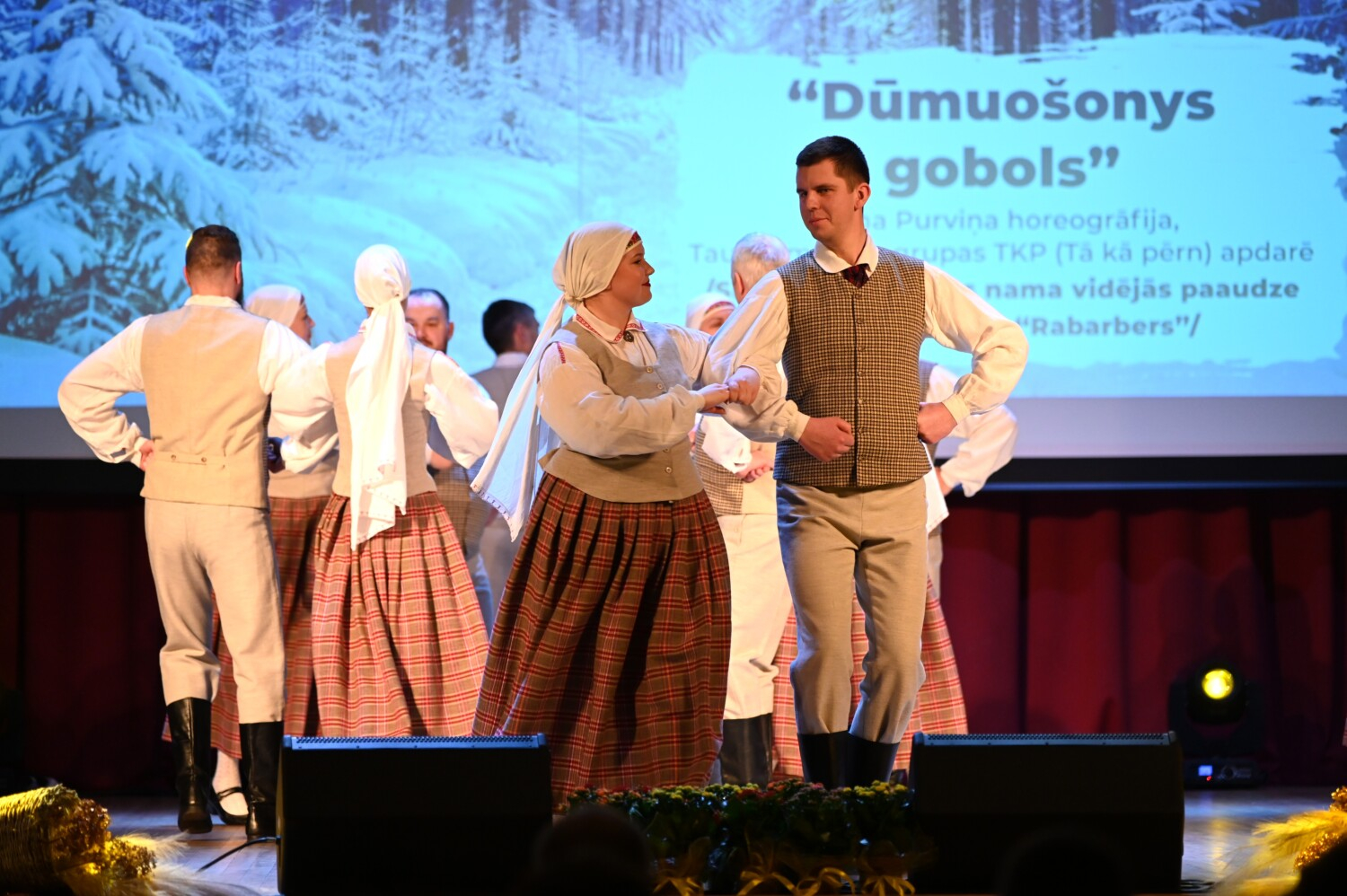 Tautas deju kolektīvu sadancis "Ziemas danči"