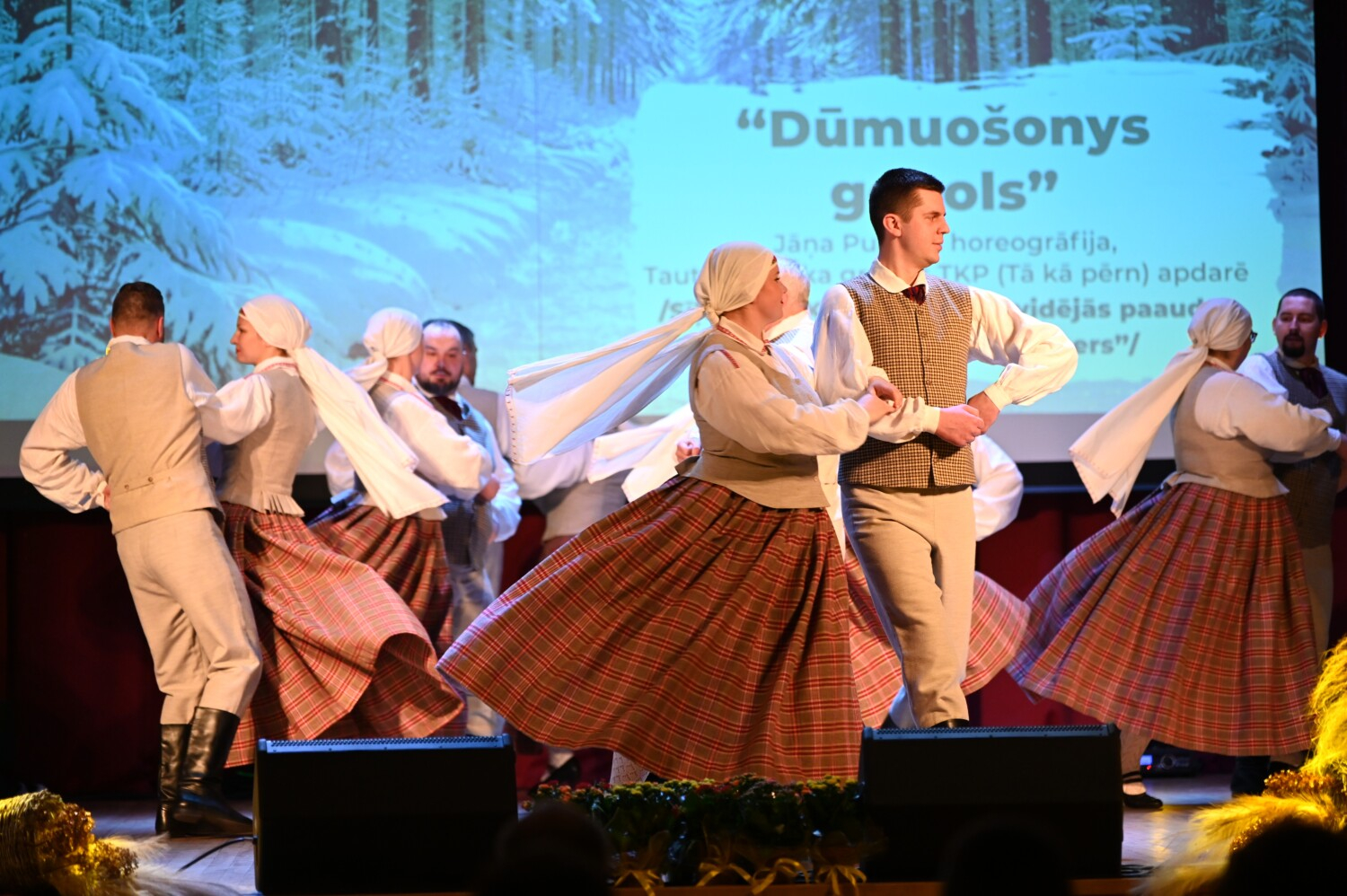 Tautas deju kolektīvu sadancis "Ziemas danči"