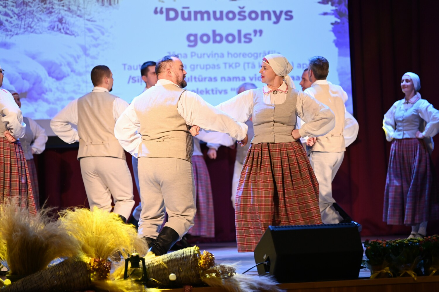 Tautas deju kolektīvu sadancis "Ziemas danči"