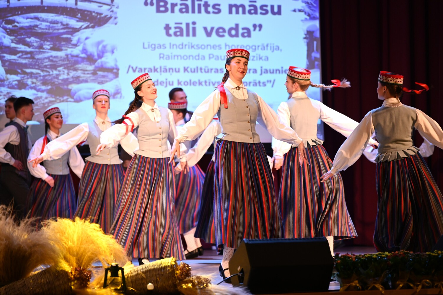 Tautas deju kolektīvu sadancis "Ziemas danči"