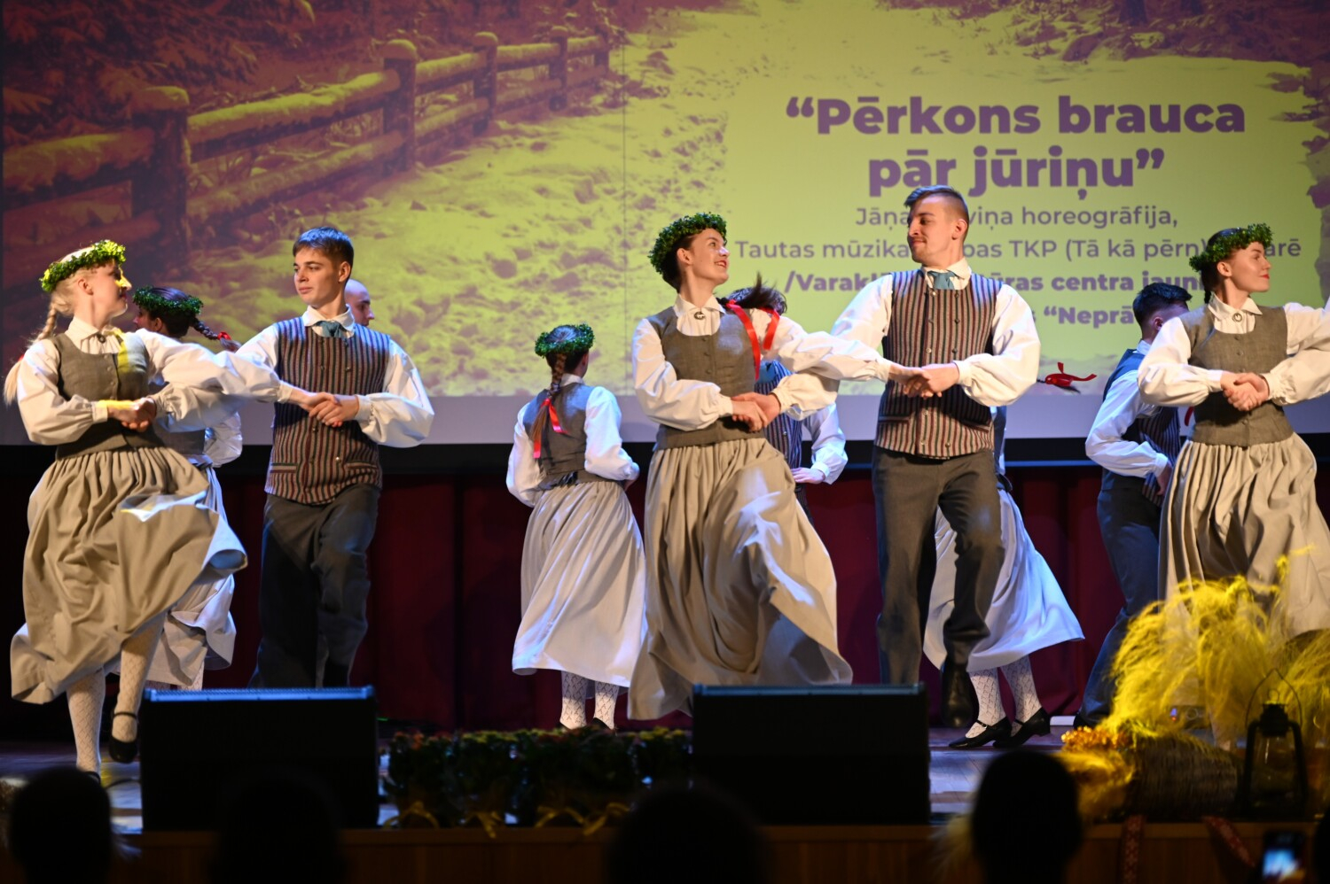 Tautas deju kolektīvu sadancis "Ziemas danči"