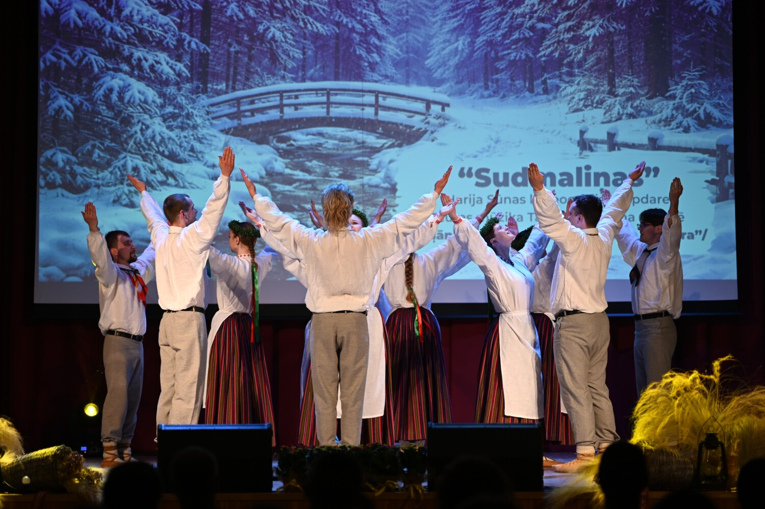 Tautas deju kolektīvu sadancis "Ziemas danči"