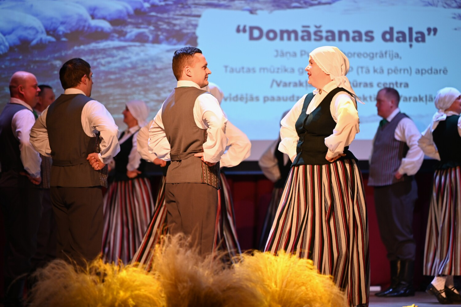 Tautas deju kolektīvu sadancis "Ziemas danči"