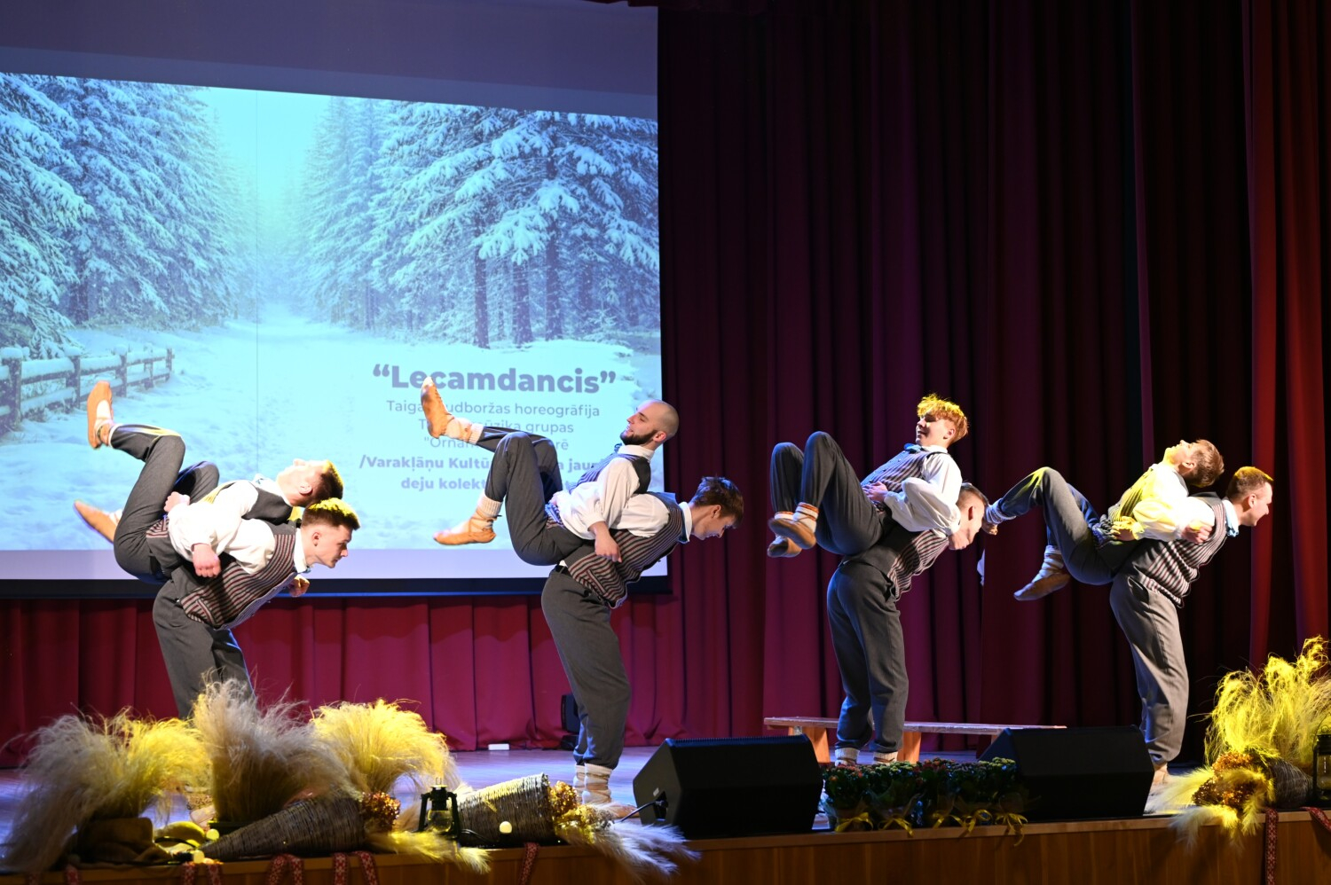 Tautas deju kolektīvu sadancis "Ziemas danči"