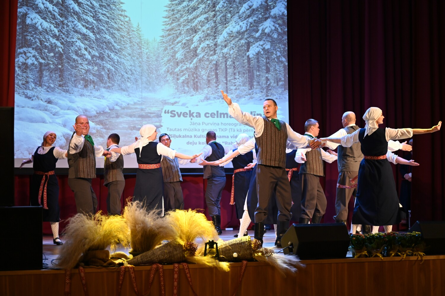Tautas deju kolektīvu sadancis "Ziemas danči"