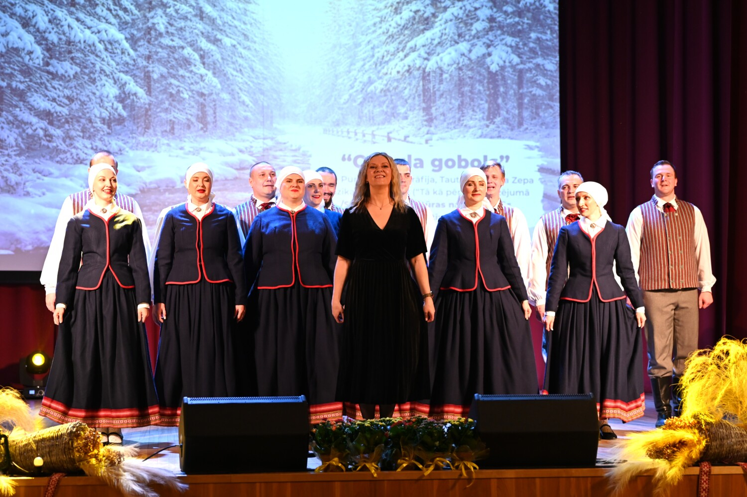 Tautas deju kolektīvu sadancis "Ziemas danči"