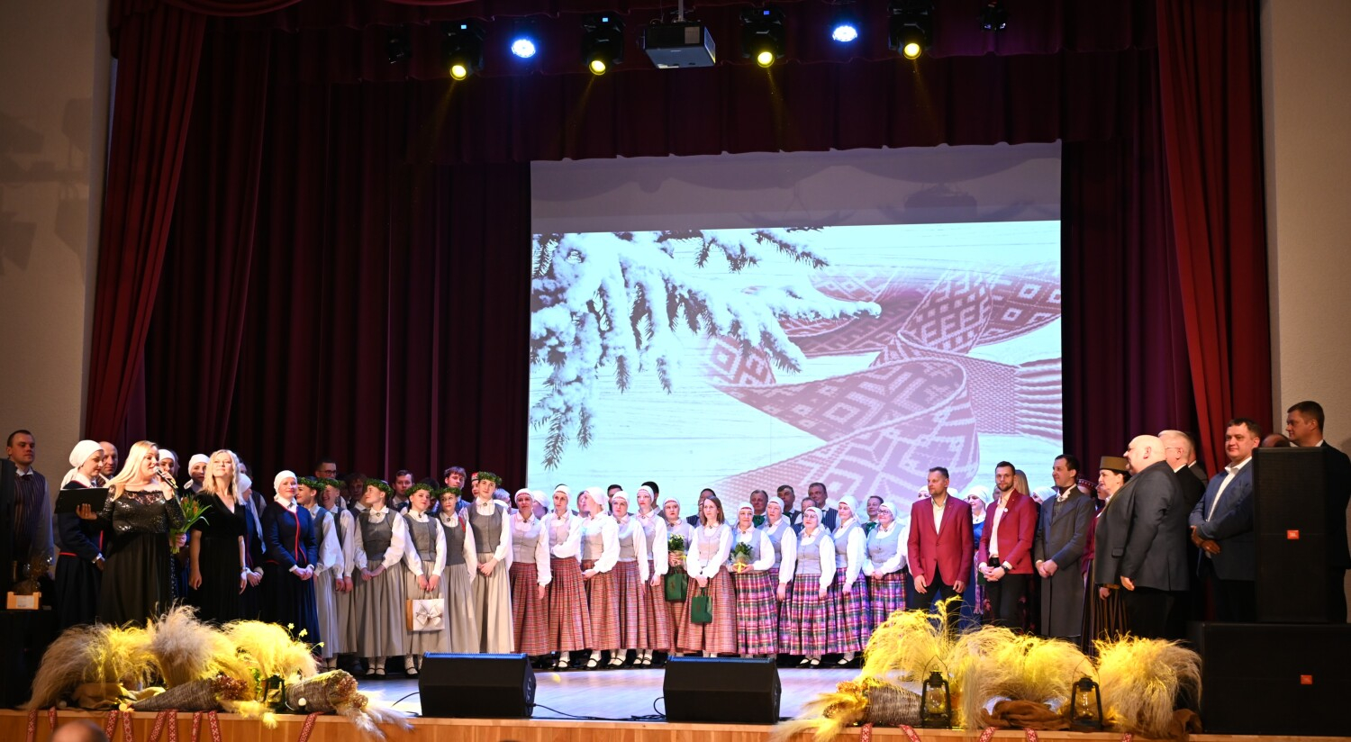 Tautas deju kolektīvu sadancis "Ziemas danči"