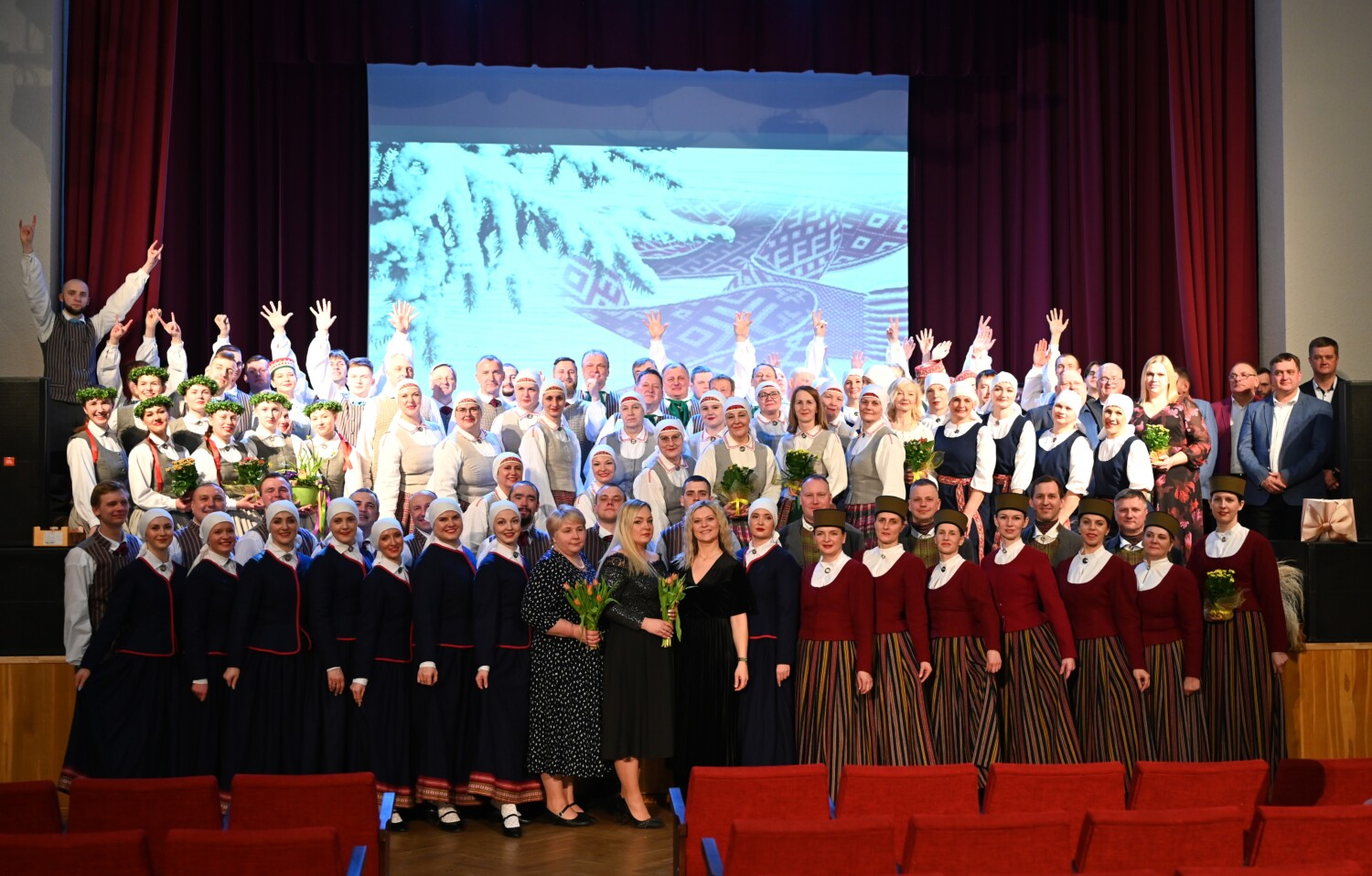 Tautas deju kolektīvu sadancis "Ziemas danči"