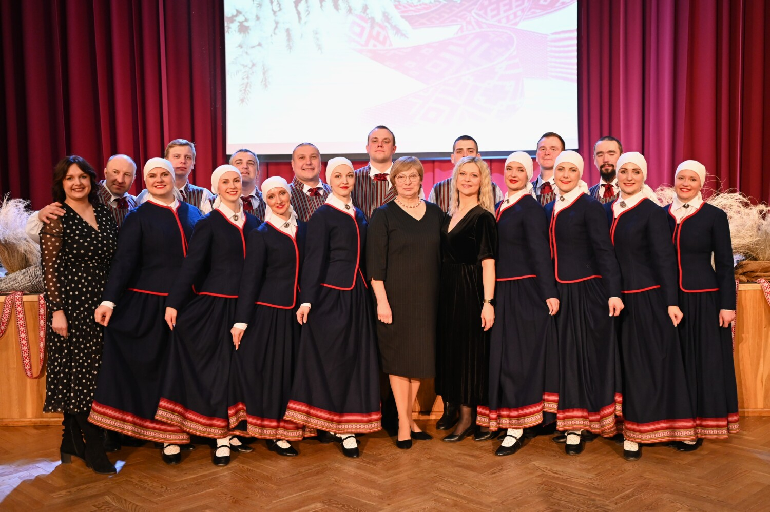 Tautas deju kolektīvu sadancis "Ziemas danči"