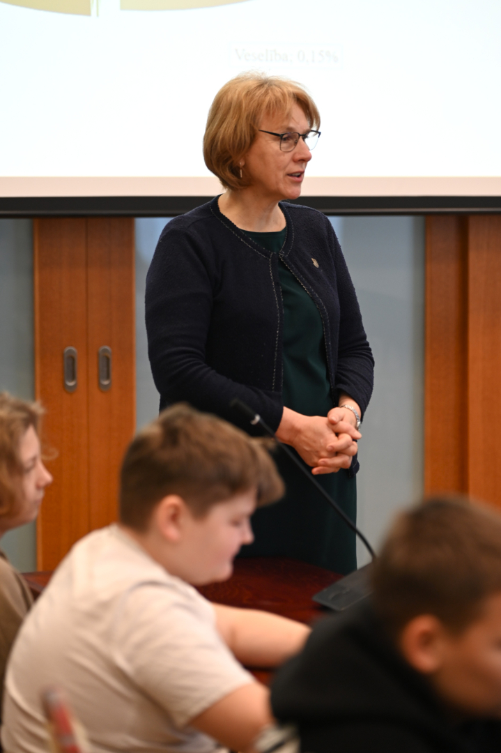 Preiļu 1. pamatskolas skolēni iepazīst pašvaldības budžeta veidošanas procesus