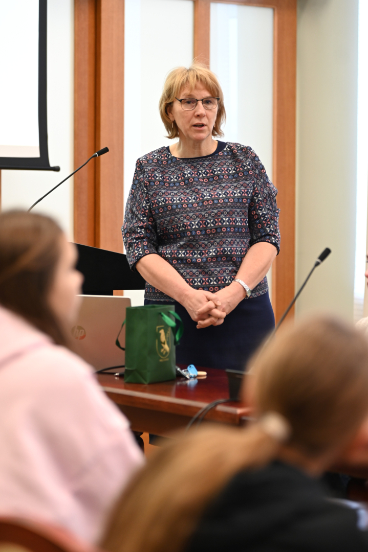 Preiļu 1. pamatskolas skolēni iepazīst pašvaldības budžeta veidošanas procesus