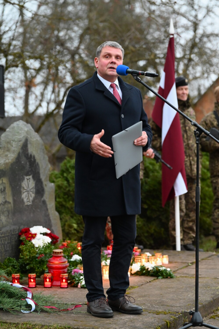 Piemiņas brīdis pie Lāčplēša kara ordeņa kavaliera Ignata Beča piemiņas akmens
