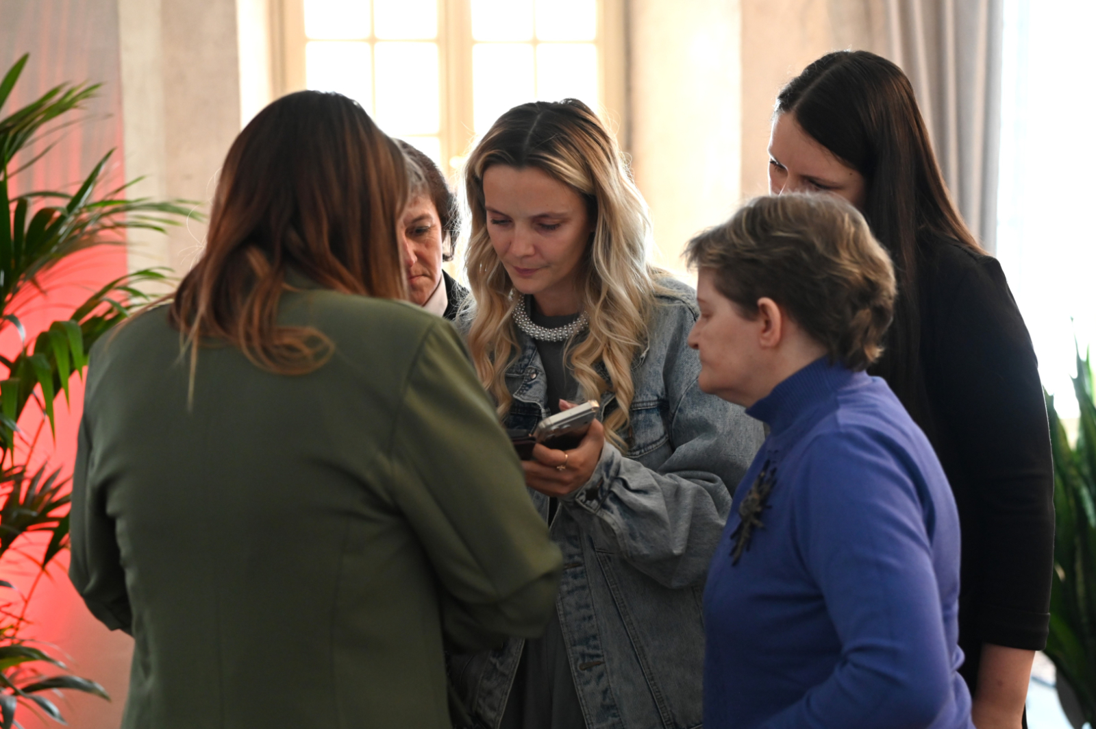 iedvesmas pēcpusdiena uzņēmējiem “Aiz kadra: Kā uzņēmējam runāt par sevi, lai citi klausītos?”