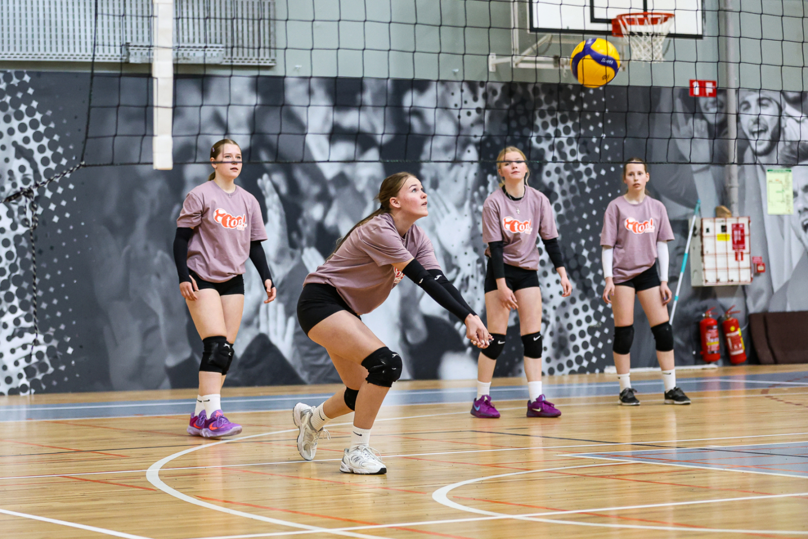 Preiļu 1. pamatskolas jaunajām volejbolistēm 2. vieta “top!” kausā