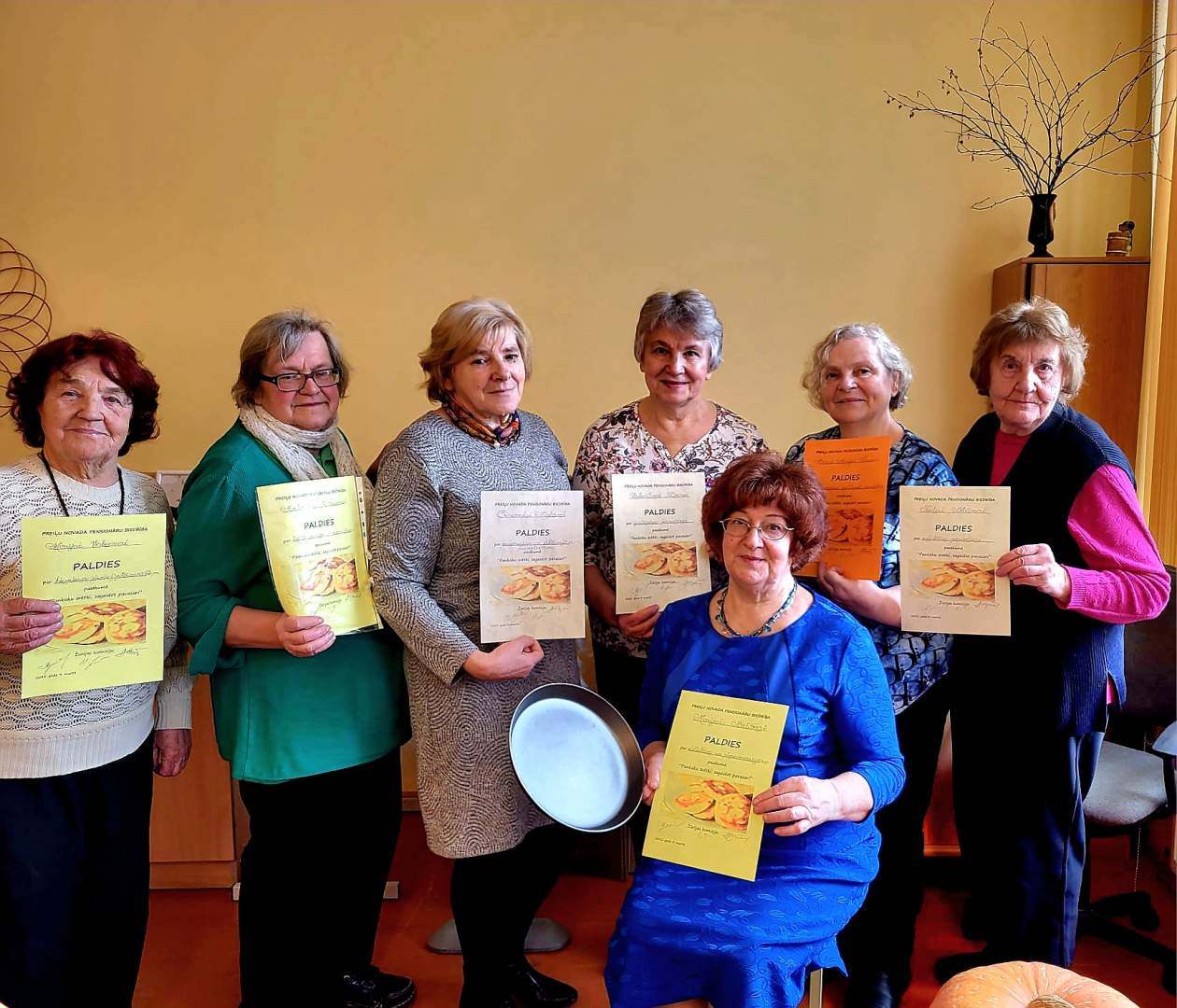 Atzīmējot Meteņus, seniori pulcējas uz pasākumu “Pankūku svētki”