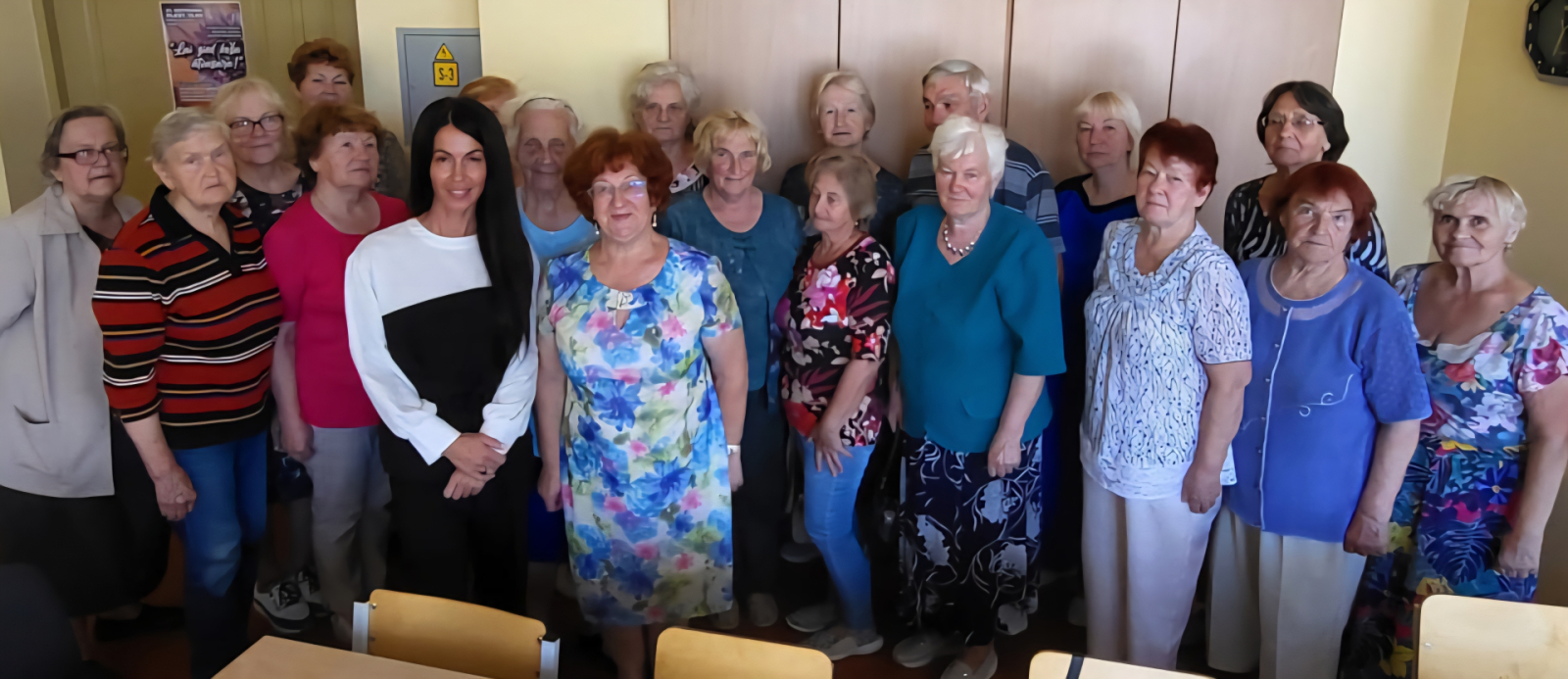 Seniori piedalās finanšu pratības seminārā