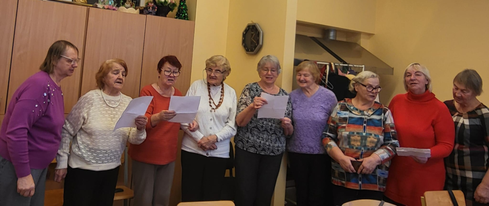 Cik ātri rit laiks! Preiļu novada seniori dalās iespaidos, veidojot kalendāru izstādes un iesaistoties radošajā darbnīcā