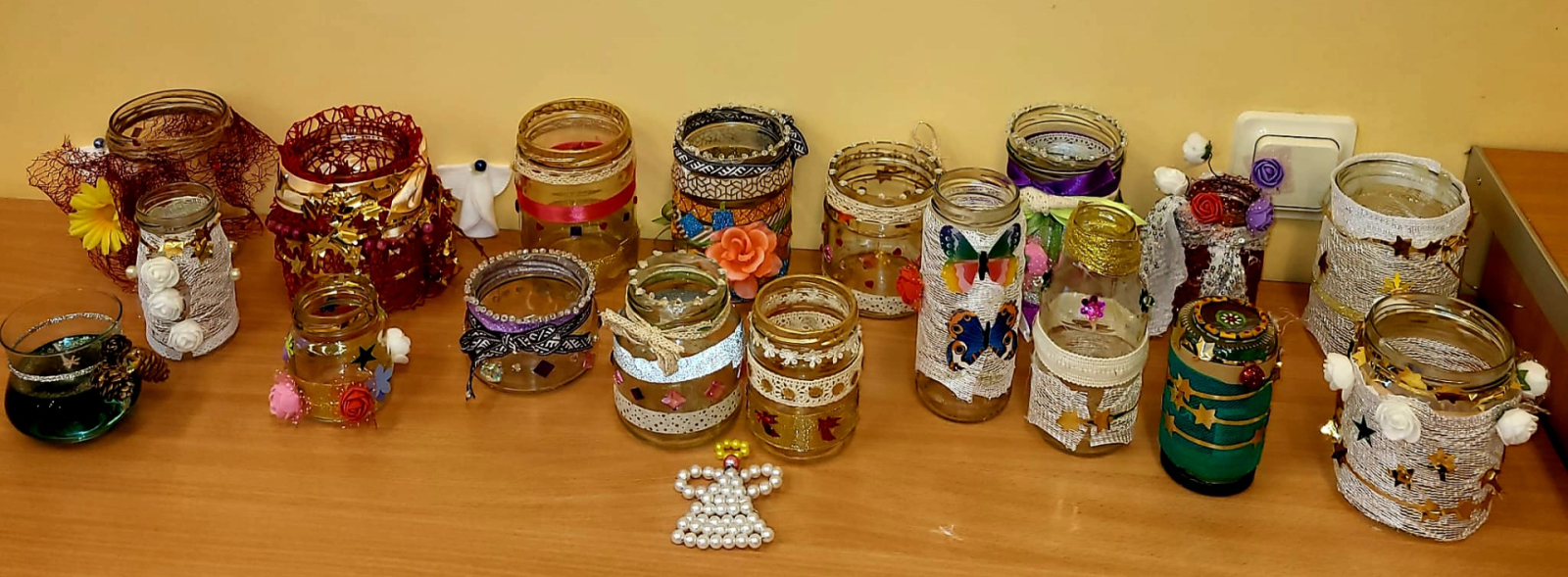 Cik ātri rit laiks! Preiļu novada seniori dalās iespaidos, veidojot kalendāru izstādes un iesaistoties radošajā darbnīcā