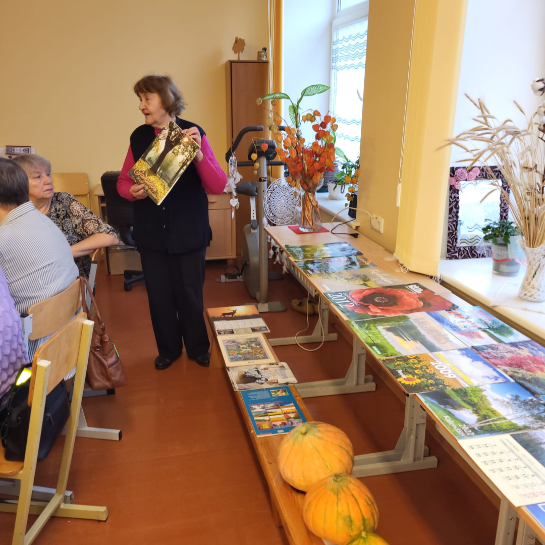 Cik ātri rit laiks! Preiļu novada seniori dalās iespaidos, veidojot kalendāru izstādes un iesaistoties radošajā darbnīcā