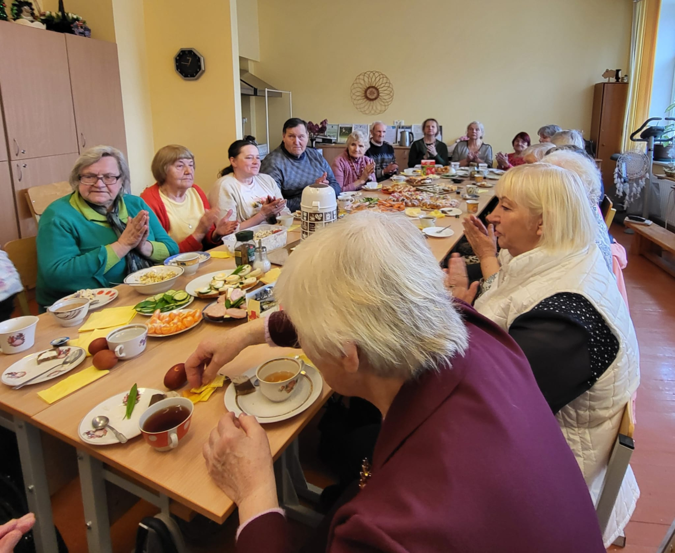Preiļu novada Pensionāru biedrībā aizvadīts pasākums "Nu ir atnākusi Lielā diena!"