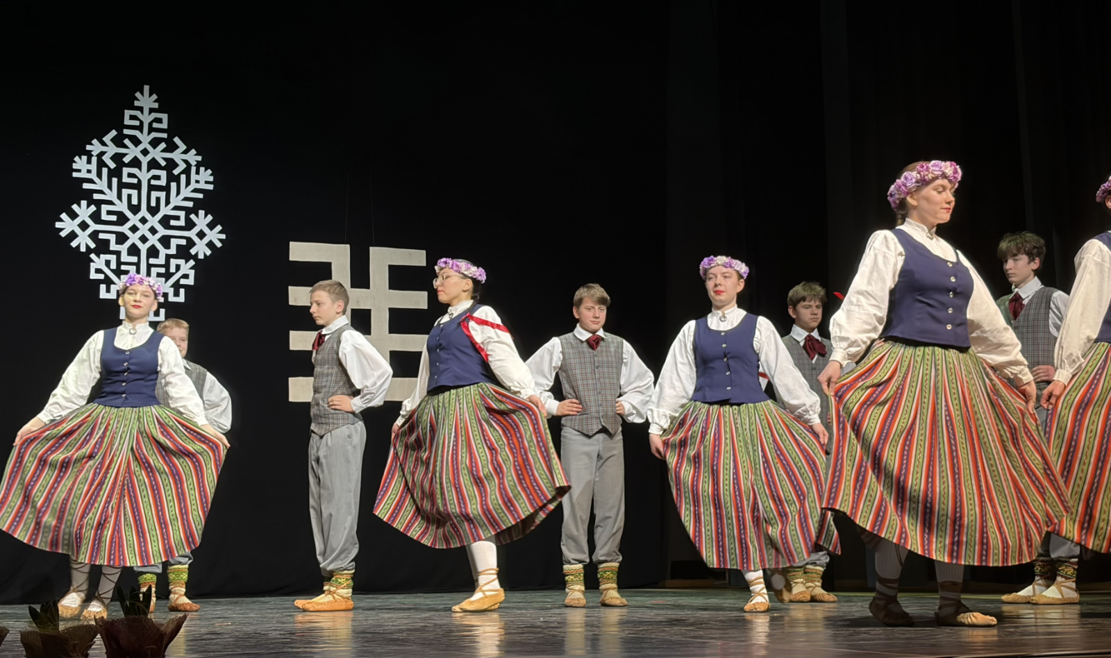 Tautas deju kolektīvu radošais pasākums "Pa-ceļam!" Preiļos