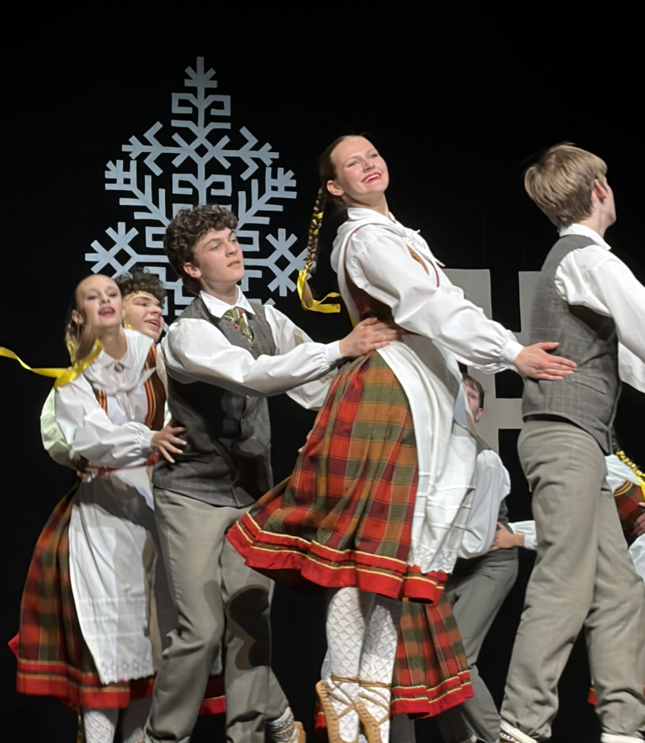 Tautas deju kolektīvu radošais pasākums "Pa-ceļam!" Preiļos