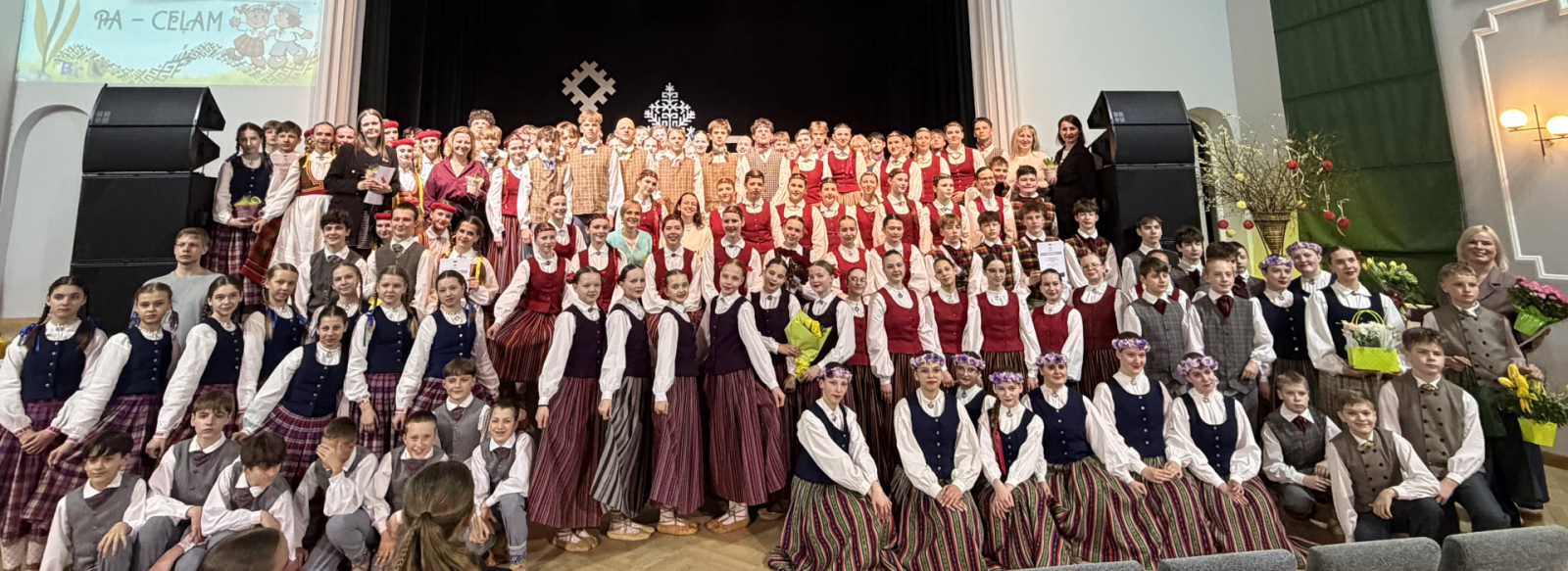 Tautas deju kolektīvu radošais pasākums "Pa-ceļam!" Preiļos