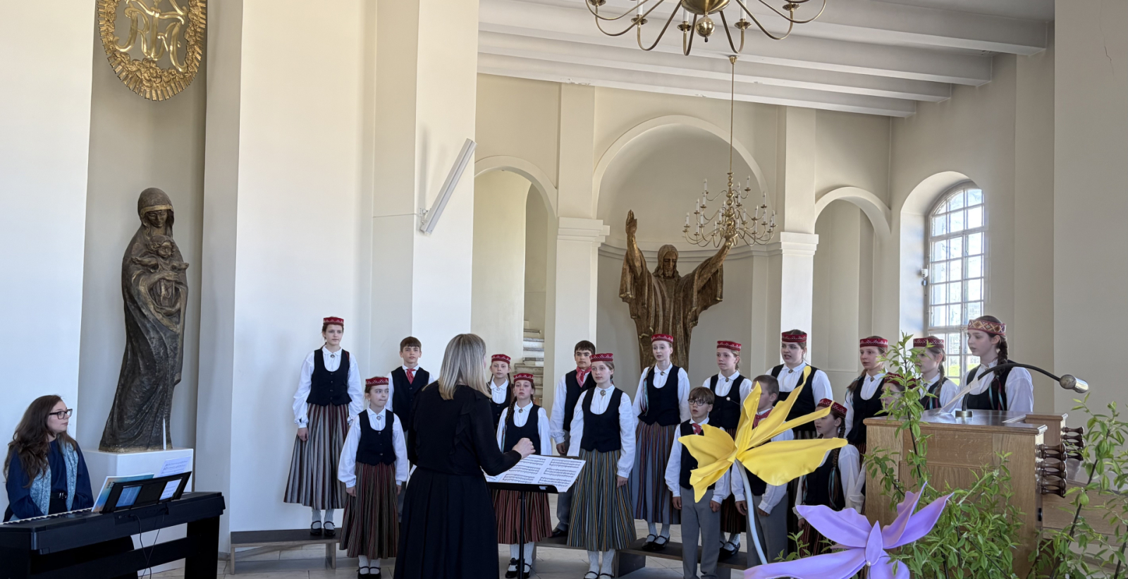 Aglonas bazilikas Baltajā zālē izskanēja emocionāls, skaists Preiļu novada Koru konkurss - skate