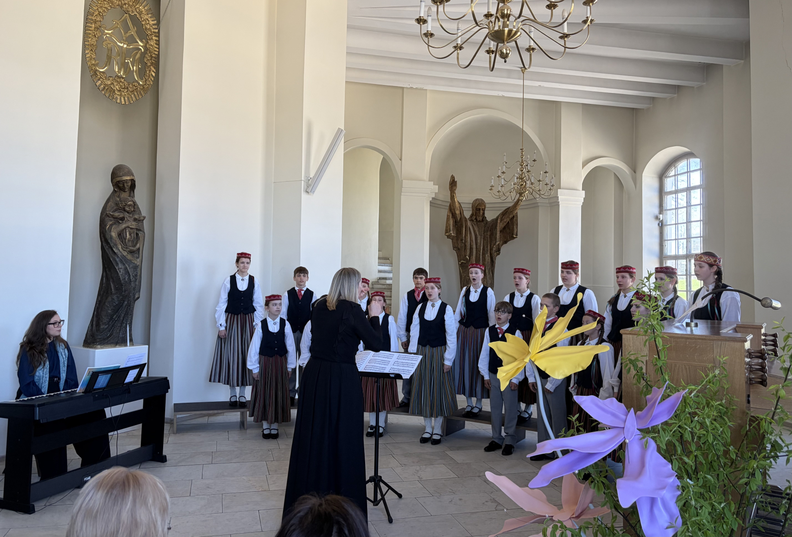 Aglonas bazilikas Baltajā zālē izskanēja emocionāls, skaists Preiļu novada Koru konkurss - skate