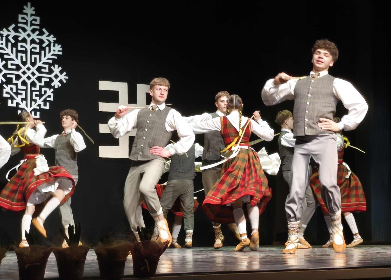 Tautas deju kolektīvu radošais pasākums "Pa-ceļam!" Preiļos