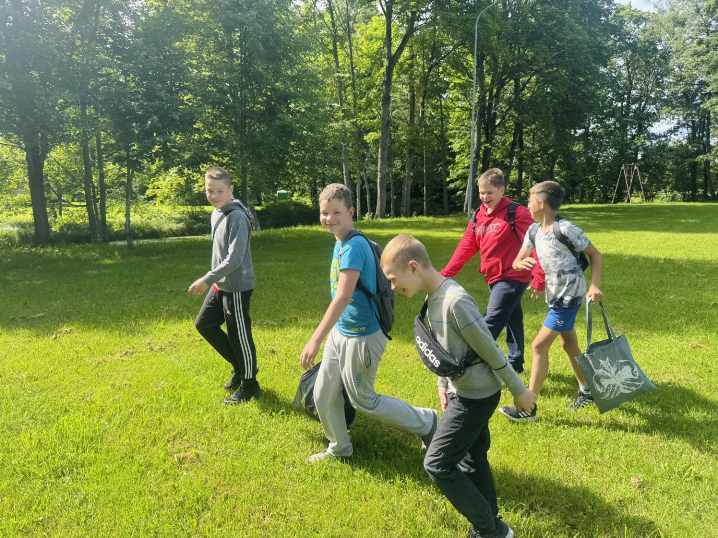 Jauniešu pikniks Riebiņu parkā