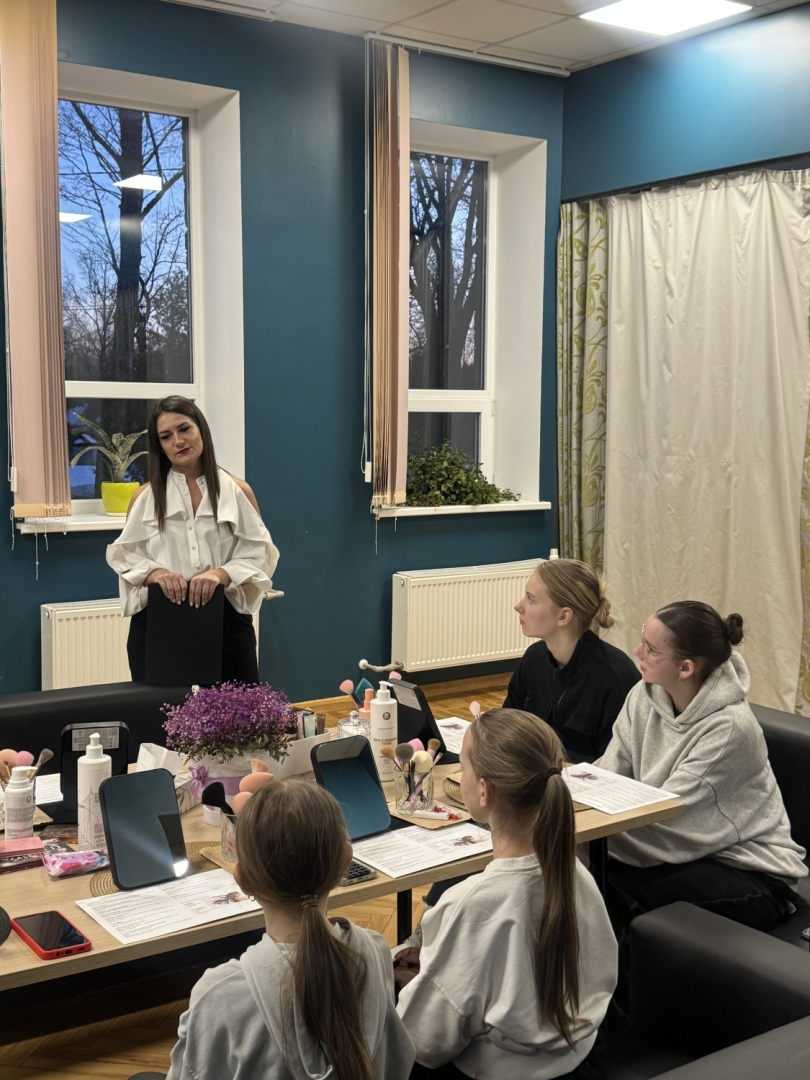 Meiteņu “GlowUp” vakari Preiļu novada Jauniešu centrā "ČETRI" un Riebiņu MJIC "Pakāpieni"